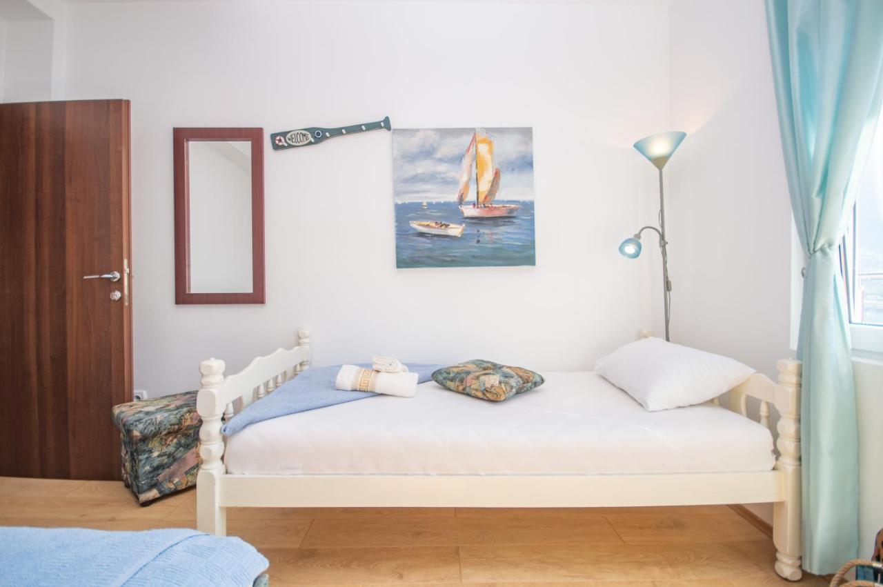 Apartmani Mrsic Рисан Экстерьер фото