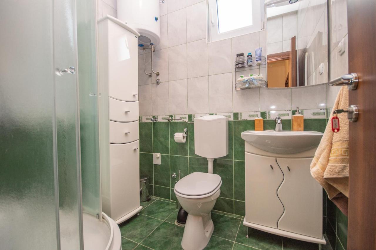 Apartmani Mrsic Рисан Экстерьер фото