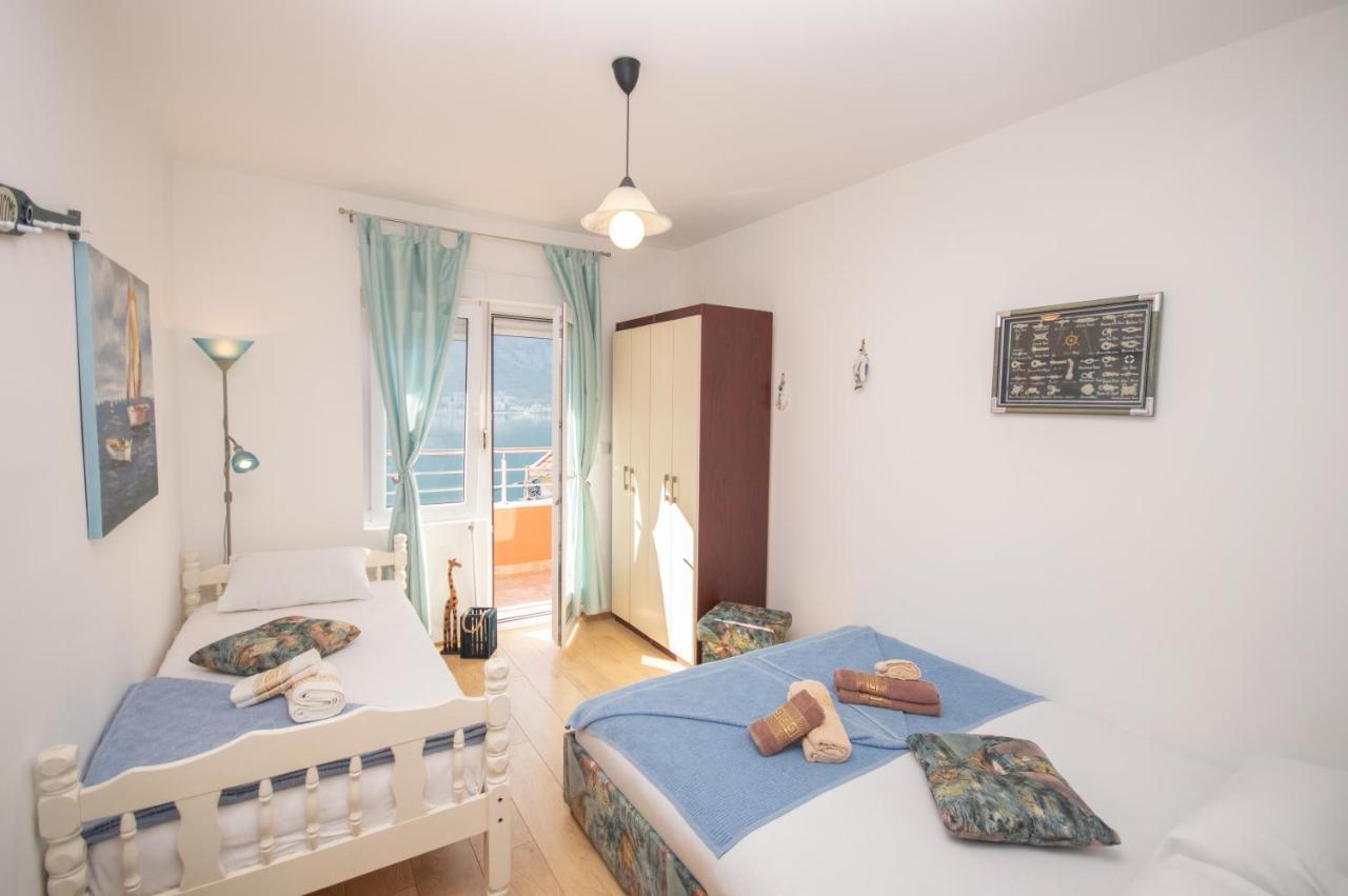 Apartmani Mrsic Рисан Экстерьер фото